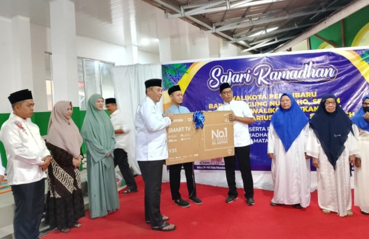 Agung Nugroho Sapa Warga Tenayan Raya, Pemko Pekanbaru Pasang WiFi Gratis di Masjid