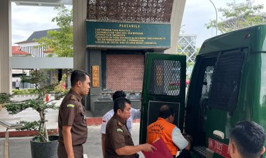 PENAHANAN 1 (SATU) ORANG TERSANGKA DUGAAN TIPIKOR PEMBANGUNAN JEMBATAN SUNGAI ENOK KEC. ENOK PADA DINAS PEKERJAAN UMUM KAB. INDRAGIRI HILIR TA. 2012