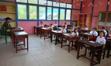 Pamtas RI-MLY Yon Armed 16 TK Berikan Bantuan Tenaga Pengajar di Sekolah Dasar