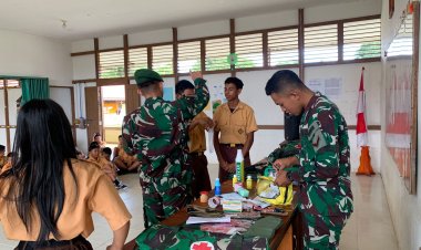 Satgas Pamtas Yonarmed 10/ Bradjamusti Ajarkan Materi Pertolongan Pertama Kesehatan Pada Siswa SMP
