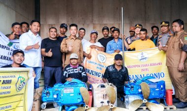 Bupati Rohil Serahkan Bantuan Mesin Bot Sebanyak 80 Buah