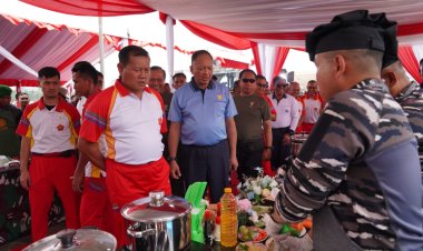 Peduli Rakyat, TNI Gelar Bakti Kesehatan dan Panggung Hiburan