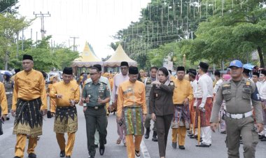 Bupati Afrizal Sintong Lepas Ribuan Peserta Pawai Ta’aruf MTQ ke XVIII Tingkat Kabupaten Rohil