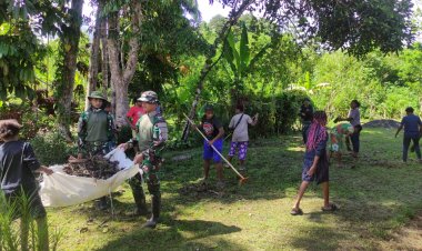 Sambut Hari Natal, Prajurit Satgas Yonif 122/TS bersama Masyarakat Gotong-royong Bersihkan dan Mendekorasi Gereja