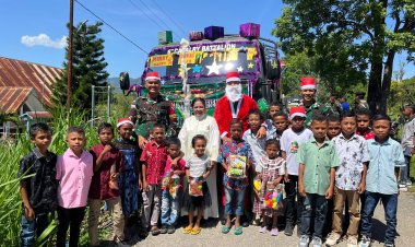 Berikan Suasana Berbeda, Satgas Yonkav 6/Naga Karimata Sulap Truck Dinas Menjadi Kereta Santa Claus