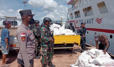 Antisipasi Peredaran Miras, Satgas Yonif 125/SMB Laksanakan Sweeping Bersama Polri