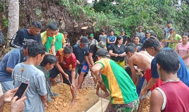 Wujud Ikatan Batin, Satgas Yonarmed 10/Bradjamusti Bantu Prosesi Pemakaman Warga Perbatasan