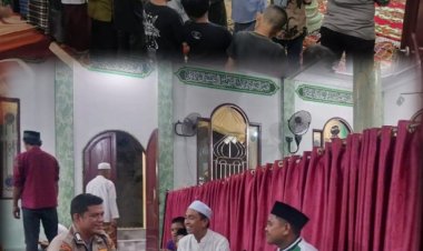 Personel Polsek KSKP Mengajak Jamaah Surau Al-Hidayah untuk Sosialisasi Pemilu Damai dan Sukseskan Pemilu 2024