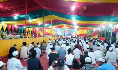 Jamaah Memadati Halaman Kediaman Pj. Bupati Herman dalam Peringatan Isra Mi'raj Nabi Muhammad SAW 1445 H