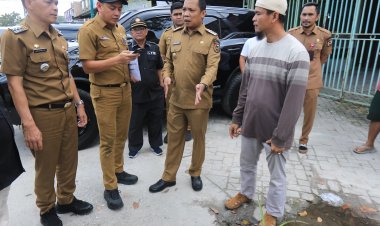 Setelah Meninjau Jalan Rusak, Pj Wali Kota Pekanbaru Pastikan Perbaikan Akan Dilakukan Secara Bertahap