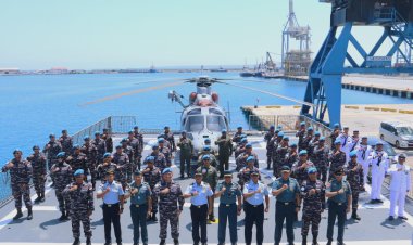 Tim Pengawasan Pelaksanaan Operasi Kunjungi KRI Diponegoro-365 di Limassol, Cyprus