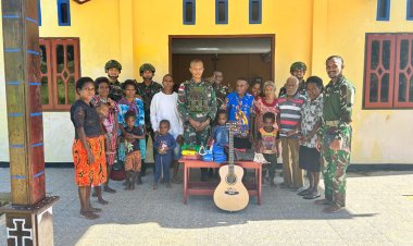 Warga Aifat Maybrat Antusias Sambut Bantuan dari Kasad yang Diserahkan oleh Satgas Yonif 501 Kostrad