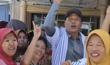 Blusukan Relawan Paslon Bistamam-Jhony Charles di Pasar Sungai Nyamuk, Sinaboi
