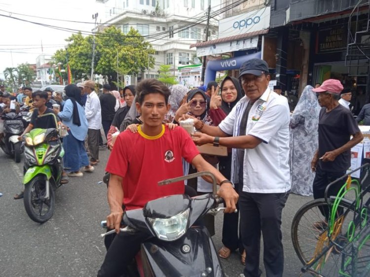 Relawan Bijak Bermarwah Bagikan Takjil dan Souvenir untuk Dukung Calon Bupati Rohil Nomor 2