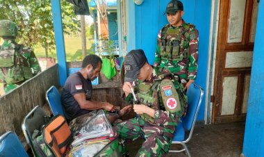 Satgas Yonif 641/Bru Gelar Yankes Keliling di Papua