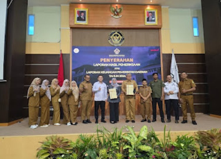 Ketua DPRD Rohil Hadiri Penyerahan LHP ke BPK RI