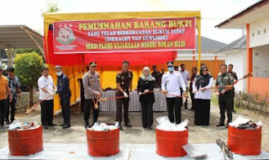 Ketua DPRD Rohil Dukung Pemusnahan Barang Bukti oleh Kejari