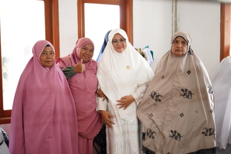 Bupati Siak Salat Id dan Serahkan Qurban di Tasik Betung