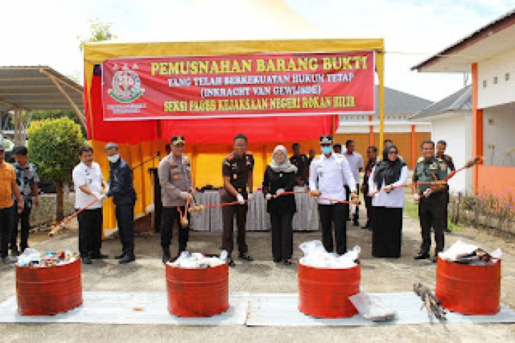 Ketua DPRD Rohil Dukung Pemusnahan Barang Bukti oleh Kejari