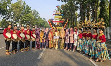 Pawai Budaya Hari Jadi Riau ke-68 Meriahkan Kota Pekanbaru