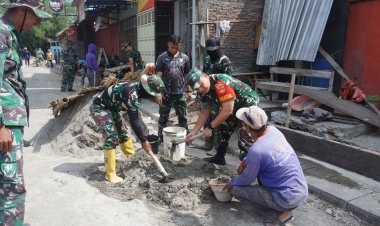 Dansatgas TMMD Surakarta 2025 Turun Langsung Bantu Warga Perbaiki Saluran Air