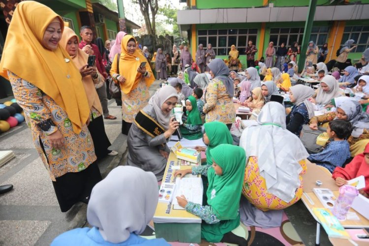 Bunda PAUD Riau Ajak Guru dan Orang Tua Bangun Bonding Lewat Membatik