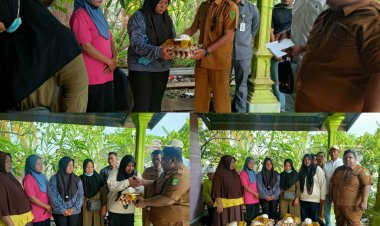 Bupati Rohil Bagikan Sembako untuk Keluarga Nelayan Ditahan Malaysia