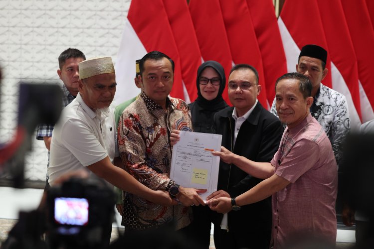 Presiden Pulihkan Nama Dua Guru Luwu Utara
