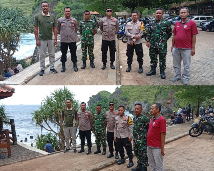 Petugas Gabungan Pantau Wisatawan Pantai Paranggupito Wonogiri Saat Lebaran