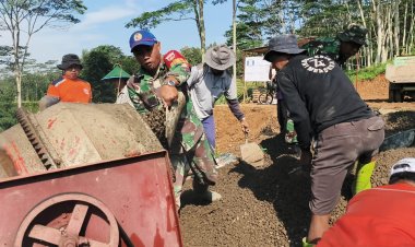 TNI dan Warga Girimarto Kebut Pembangunan Jembatan Penghubung Tiga Wilayah di Wonogiri
