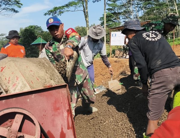 TNI dan Warga Girimarto Kebut Pembangunan Jembatan Penghubung Tiga Wilayah di Wonogiri