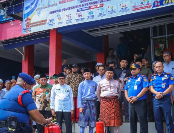 Konsulat Malaysia Bantu APAR untuk 100 Masjid Pekanbaru