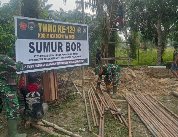 Hari Pertama Pasca Pembukaan TMMD Ke 129 Kodim 0313/KPR Giat Pembuatan Sumur Bor DI Pangkalan Terap