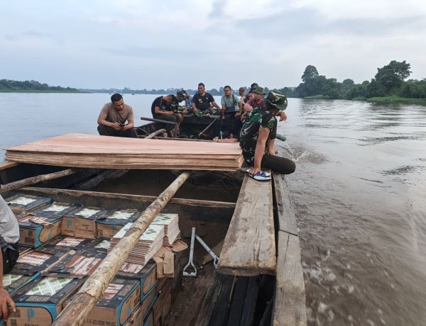 Tembus Arus Sungai Sejauh 15 Kilometer,Satgas TMMD Ke-129 Kodim 0313/KPR , Langsir Material ke Desa Pangkalan Terap