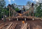Kembali Lanjutkan pekerjaan, Satgas TMMD Ke-129 Kodim 0313/KPR Geber Pembangunan Rumah Bapak Diasan di desa Parit Baru