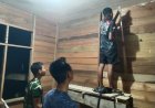 Kejar Target TMMD ke-129, Satgas Kodim 0313/KPR 'Serbu' Lembur Pengerjaan Rumah Ibu Timah Pada Malam Hari