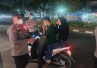 Polsek Pangkalan Kerinci Bagikan Masker, Wujud Kepedulian Polri Lindungi Kesehatan Masyarakat