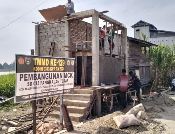Pembangunan MCK Dusun 1 TMMD ke-129 Kodim 0313/KPR Capai Progres 87%, Masuki Tahan Pemasangan Keramik