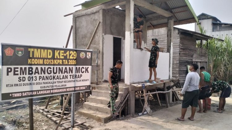 Hadirkan Fasilitas Sehat ,Satgas TMMD Ke 129 Kodim 0313/KPR  Membangunan MCK SD 013 Pangkalan Terap Segera Siap Digunakan