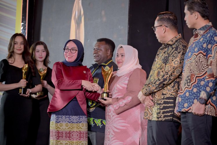 Kasmarni Raih Penghargaan Bakti Koperasi 2026