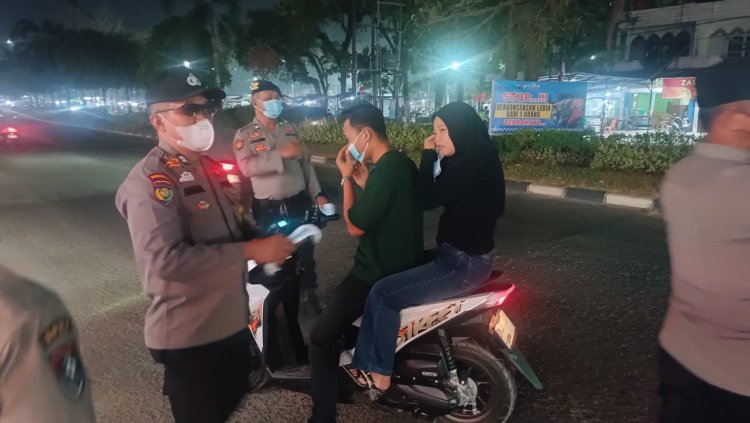 Polsek Pangkalan Kerinci Bagikan Masker, Wujud Kepedulian Polri Lindungi Kesehatan Masyarakat