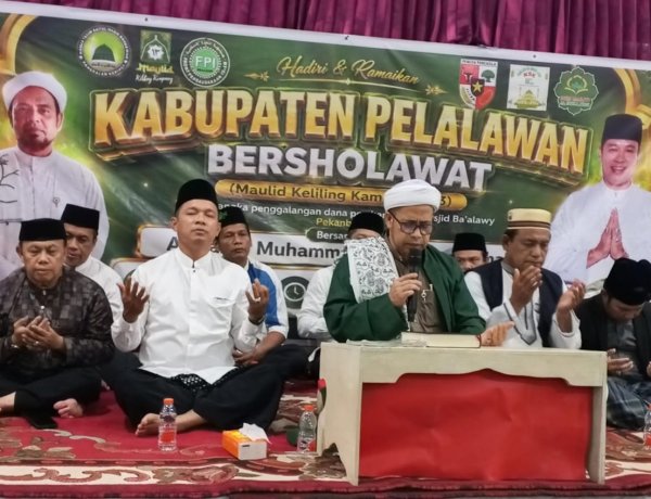 Kabupaten Pelalawan Bersholawat, Ratusan Jamaah Bersatu Panjatkan Doa di Tengah Kemarau dan Ancaman Karhutla